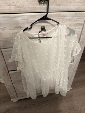 ANDREE BY UNIT White Swiss Dot Peplum Short Sleeve Blouse